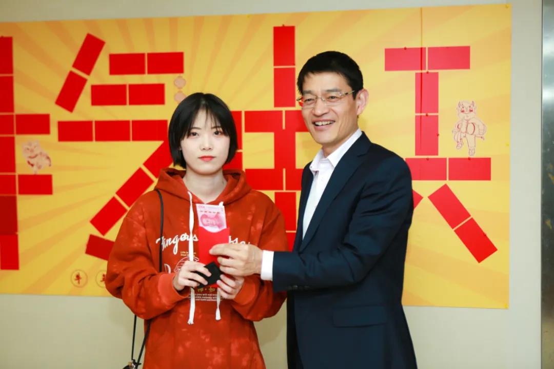 社科賽斯：羨慕！社科賽斯考研為員工們發放開年紅包！